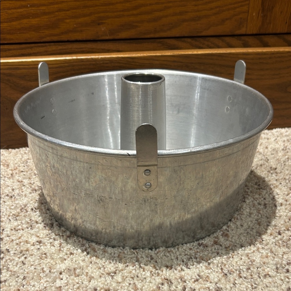Mirro Silver Aluminum Angel Food Cake Pan